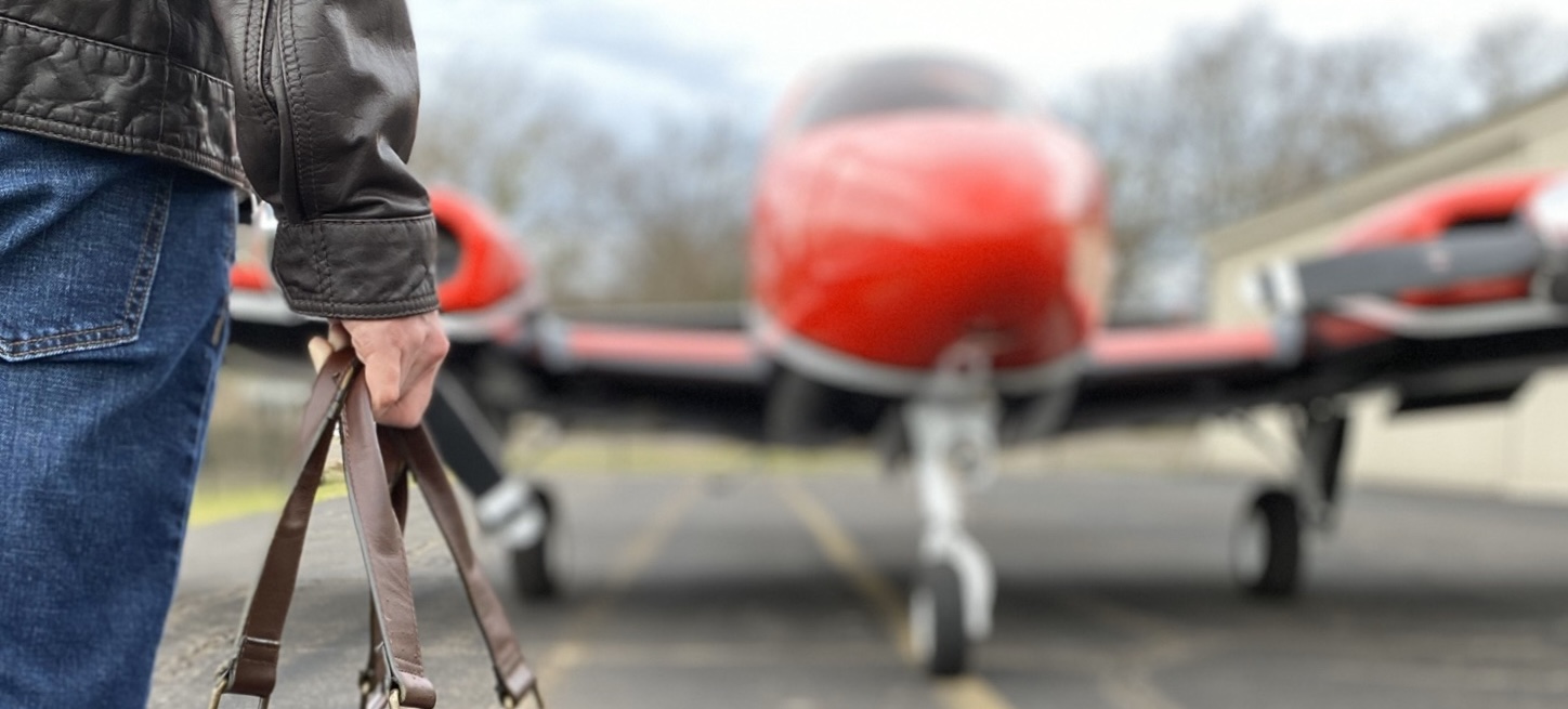 Commercial pilot training hero image